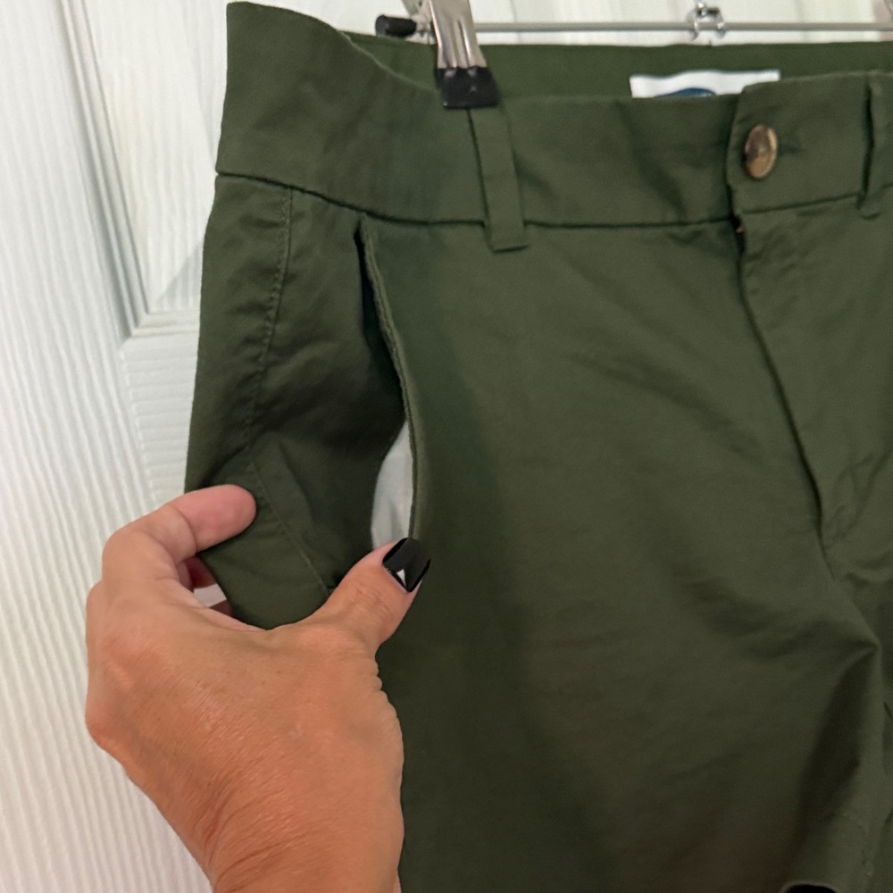 Old Navy Women's Dark Green Cargo Shorts - Picture 5 of 6